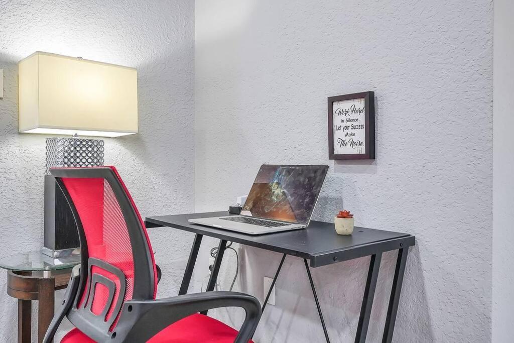מיאמי Escape Gameroom, Bar, Bbq, Spacious,King Bed, All Luxury Mattresses, Near Beach, 6 Blocks Away From Bars, Nite Clubs, Res, Shops מראה חיצוני תמונה