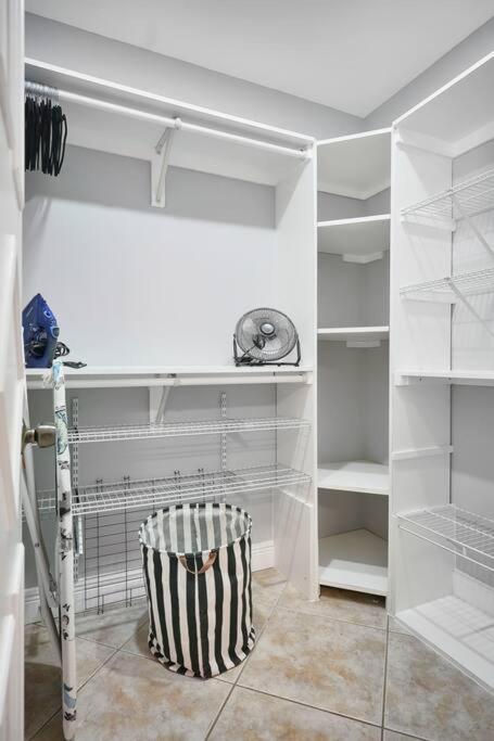 מיאמי Escape Gameroom, Bar, Bbq, Spacious,King Bed, All Luxury Mattresses, Near Beach, 6 Blocks Away From Bars, Nite Clubs, Res, Shops מראה חיצוני תמונה