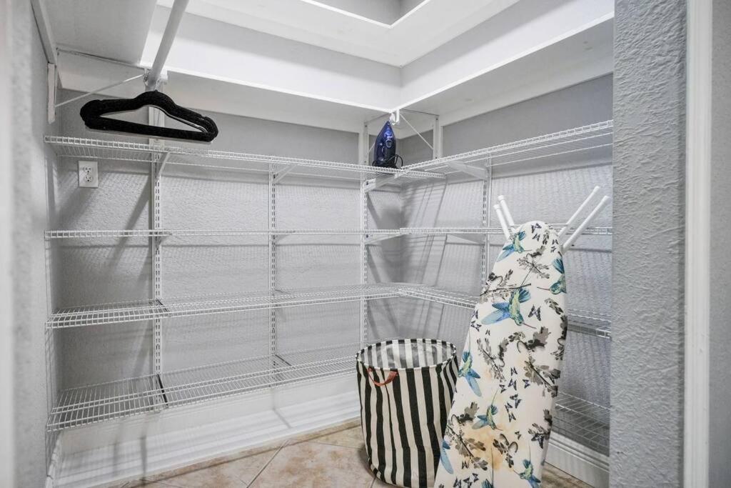 מיאמי Escape Gameroom, Bar, Bbq, Spacious,King Bed, All Luxury Mattresses, Near Beach, 6 Blocks Away From Bars, Nite Clubs, Res, Shops מראה חיצוני תמונה
