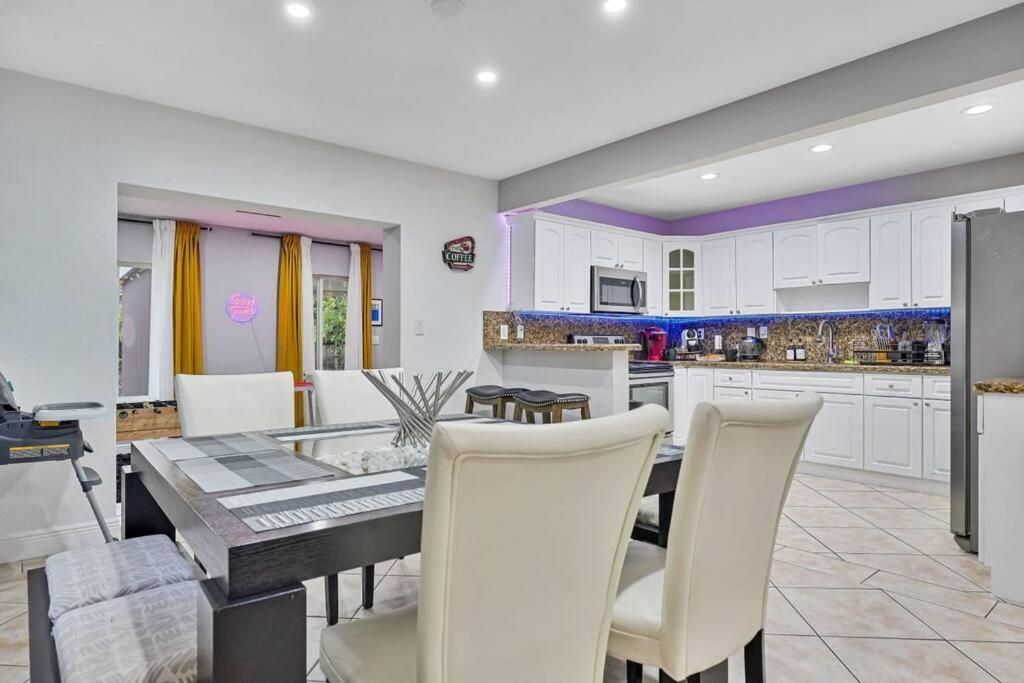 מיאמי Escape Gameroom, Bar, Bbq, Spacious,King Bed, All Luxury Mattresses, Near Beach, 6 Blocks Away From Bars, Nite Clubs, Res, Shops מראה חיצוני תמונה